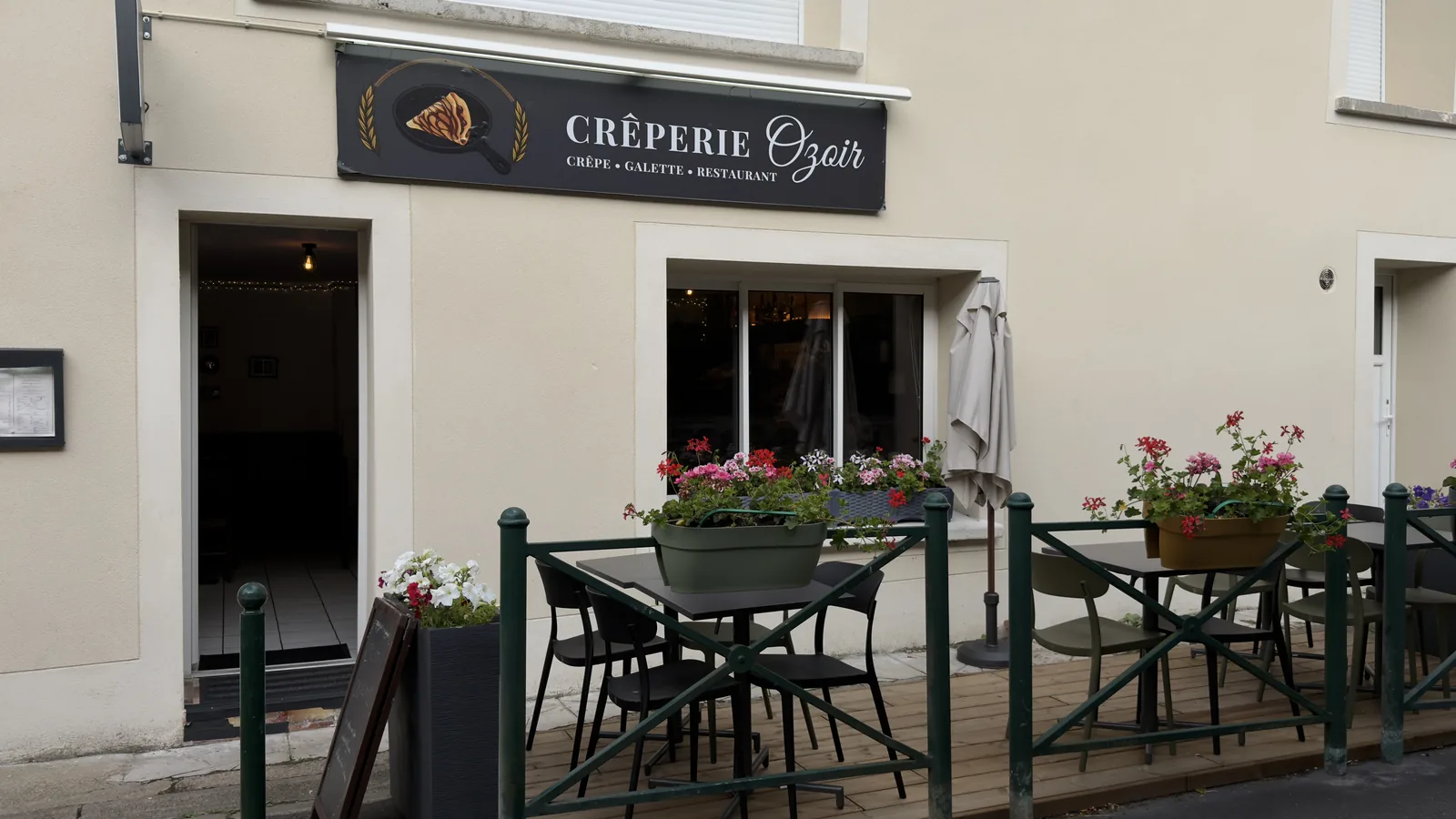 Façade de la Crêperie Ozoir au 1 rue de Férolles